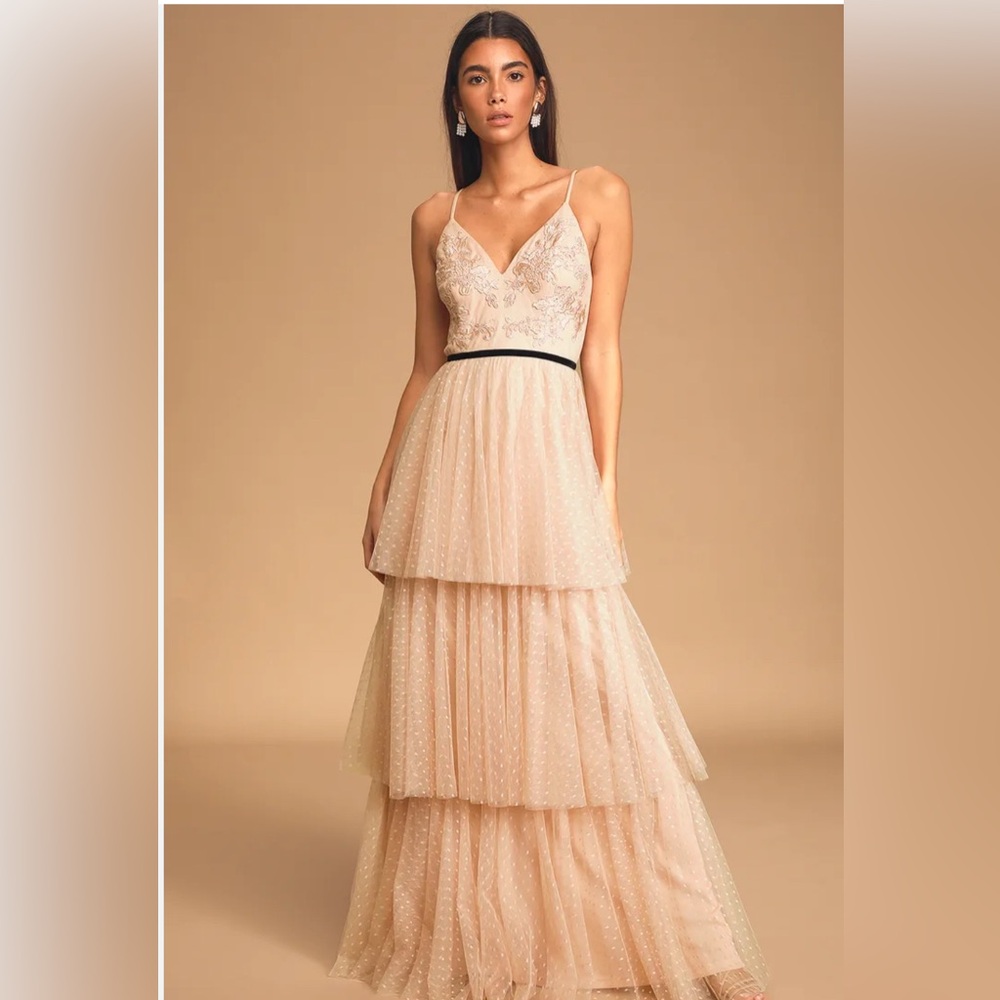 Lulu*s Romantic Musings Blush Pink
Embroidered Lace Tiered Maxi Dress Large‎